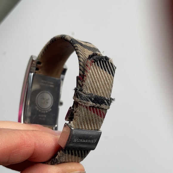 Burberry watch - Picture 4 of 4